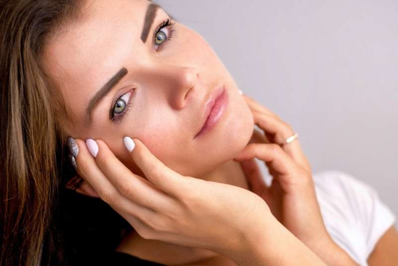 Meilleur gommage visage naturel : peau sèche, sensible… toutes nos recettes !